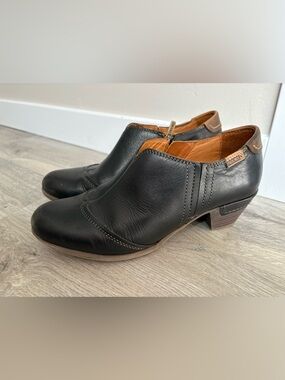 PIKOLINOS Black Leather Ankle Booties with Brown Trim